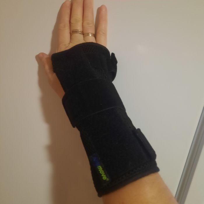 Ортез Права рука , на променево-зап'ястковий суглоб