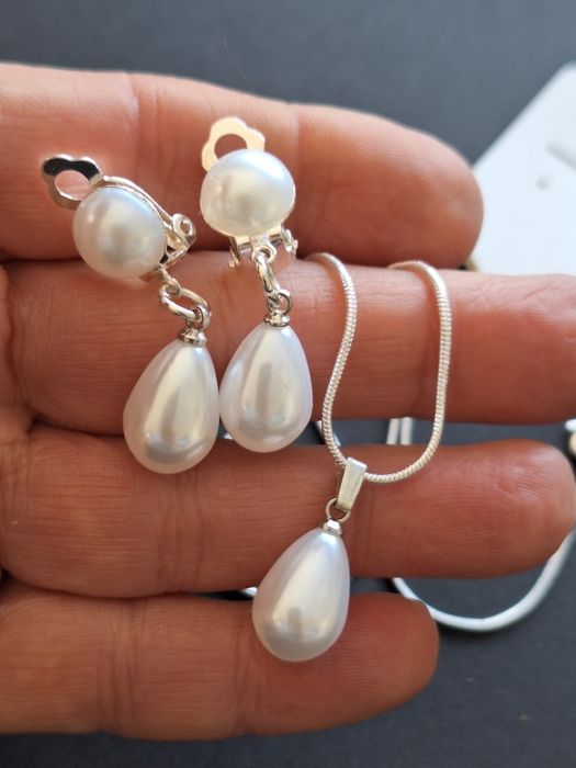 Wisiorek perełka łezka na łańcuszku