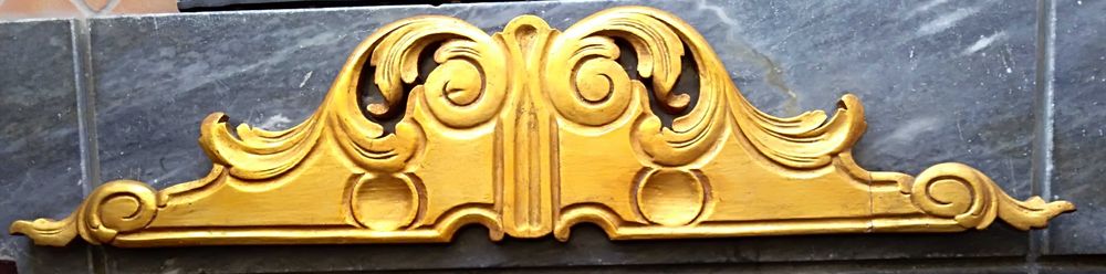 Adorno de parede em madeira trabalhada artesanalmente