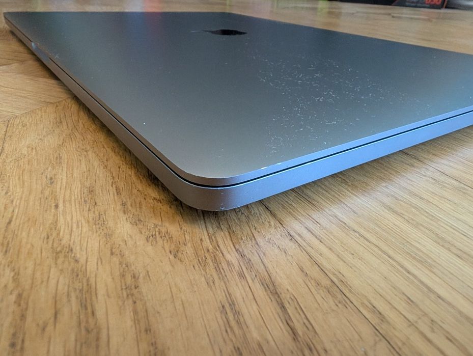 MacBook Pro 16" а2141, 2021, і9, 64/512 ГБ, гарний стан.