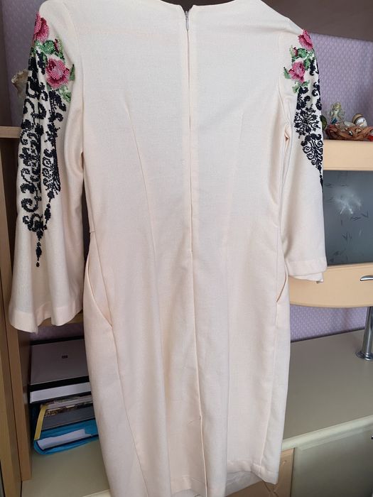 Вишите бісером плаття