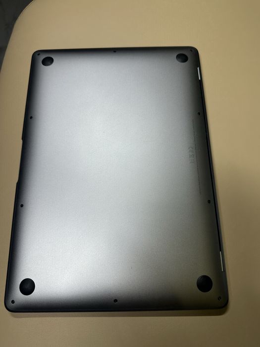 MacBook Air M1 13,3" przetarta taśma ekranu