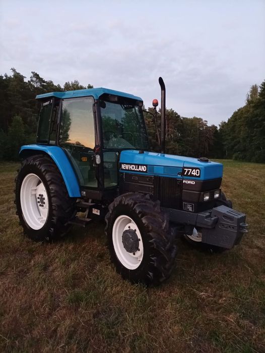 New Holland 7740  Nowe opony, zarejestrowany