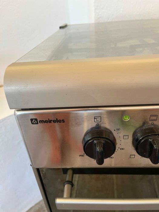 Fogão com forno Meireles