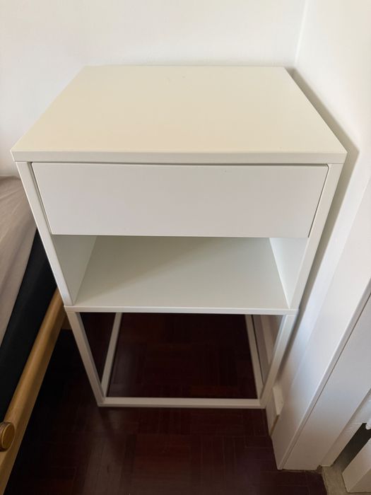 Mesa de cabeceira IKEA