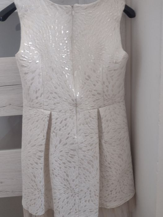 Sprzedam sukienkę dziewczęcą