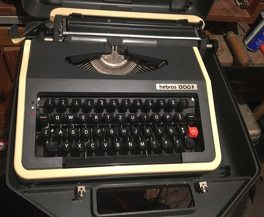 Maszyna do pisania hebros 1300 f dokumentacja PRL 1987 walizka