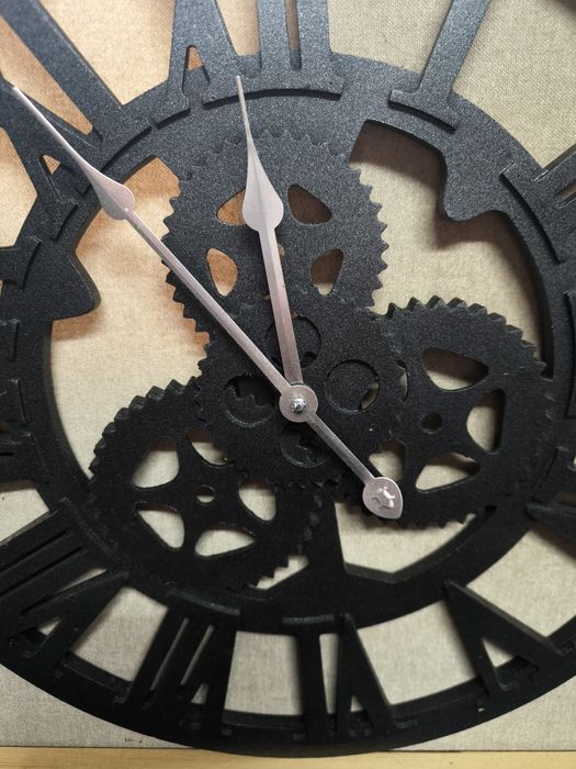 Relógio de Parede Preto com Engrenagens
Este relógio de parede em pret