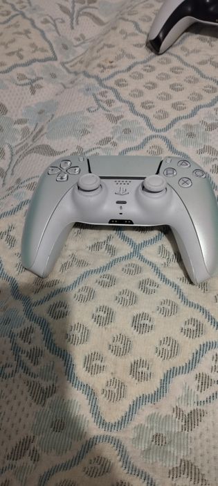 PS5 com 2 Comandos - 1TB