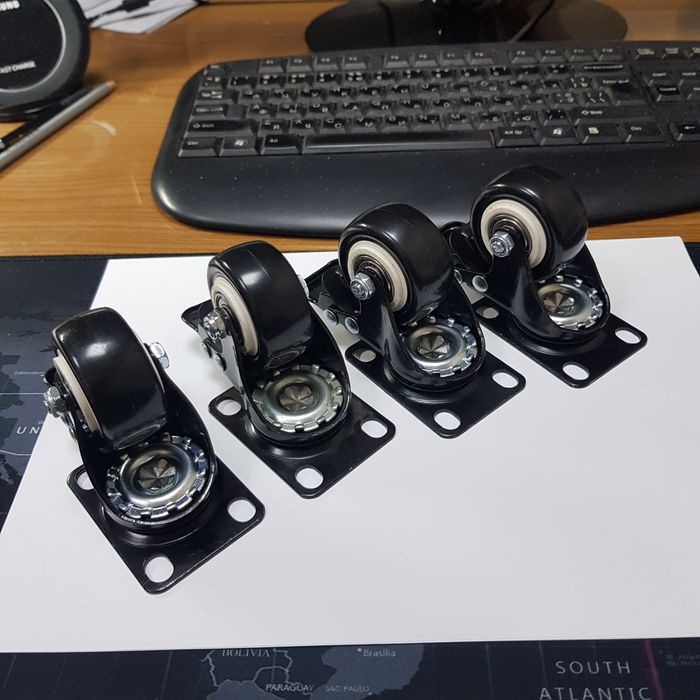 Колесо дiаметром 50мм з поворотном кронштейном