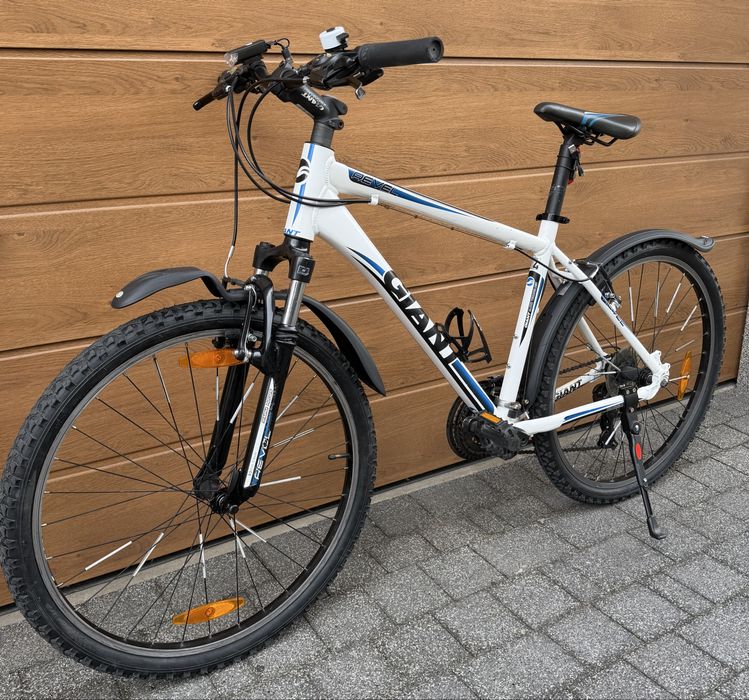 Rower górski Giant Revel 26 cali, biało-czarno-niebieski rama M