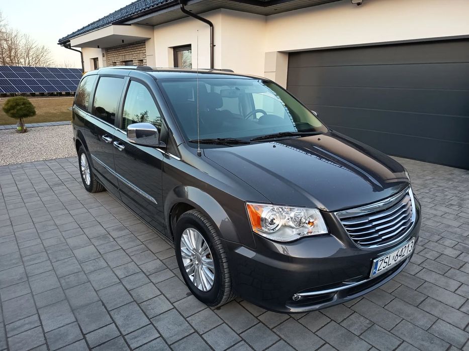Chrysler Town & Country Limited 2016 Ksenony Fotele Alcantara