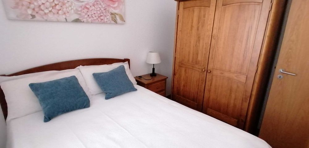 Casa de férias T2 no centro de Sesimbra a 90 metros da praia.