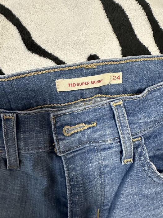Джинсы женские Levis