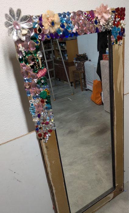 Espelho moldura decorada com pedtas / nao acabado
