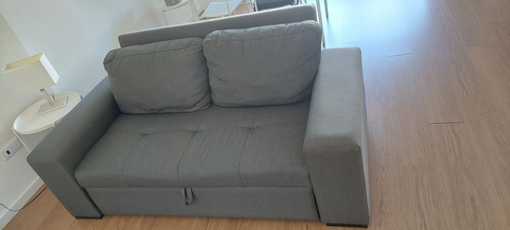 Sofá-cama cinza fantástico