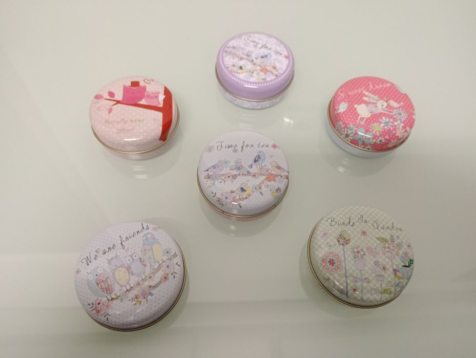 Colecção de latinhas de metal