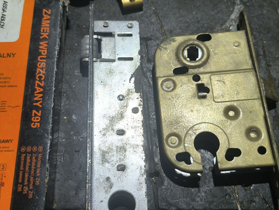 Sprzedam zamki wpuszczane