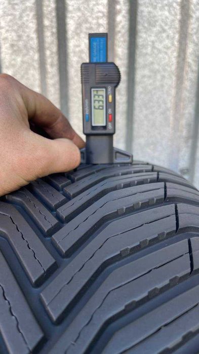 Шини б/у 235 50 R18 Michelin Cross Climate 2