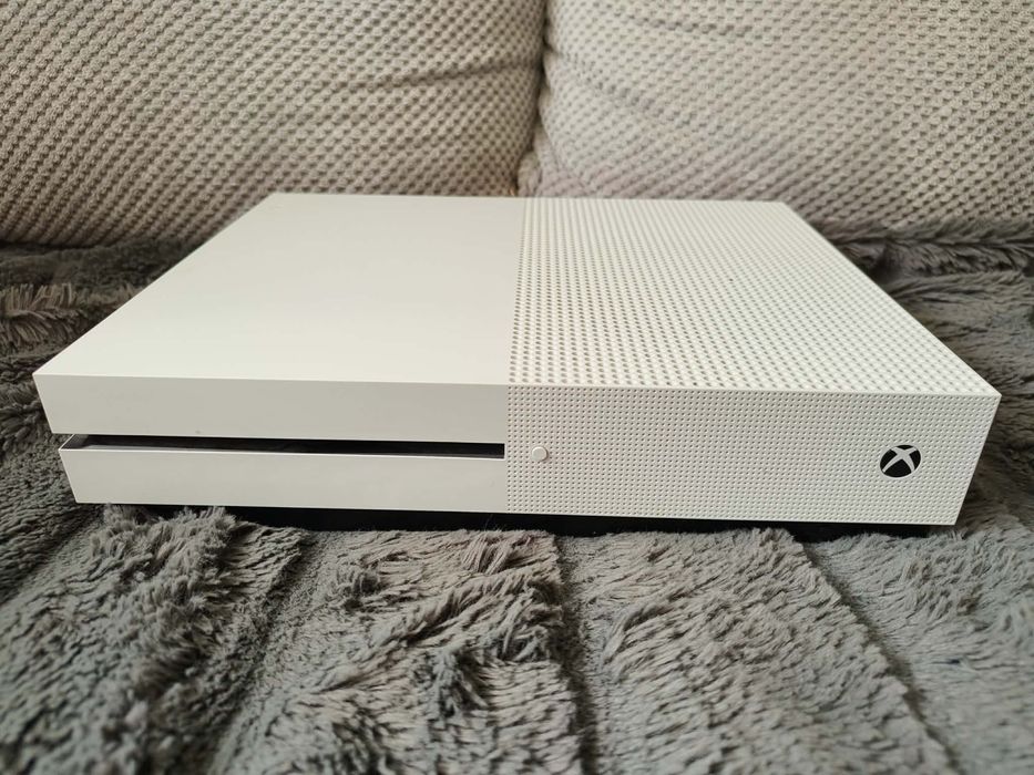 Xbox One S 1TB .