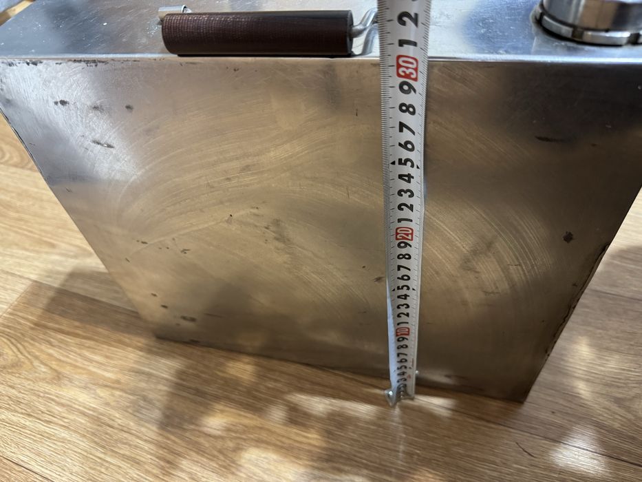 Каністра 8,4 л Нержавіюча сталь у відмінному стані