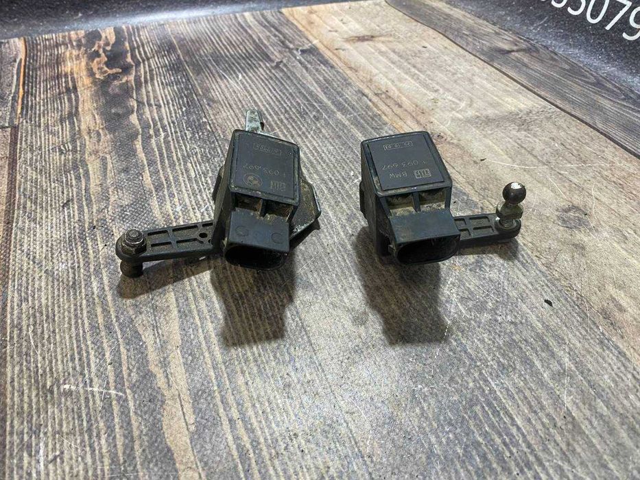 Датчик рівня положення кузова передній BMW E39 E38 1093698 / 1093697