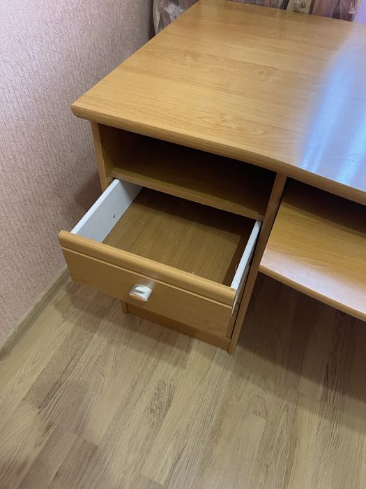 Продам меблі в дитячу або кабінет