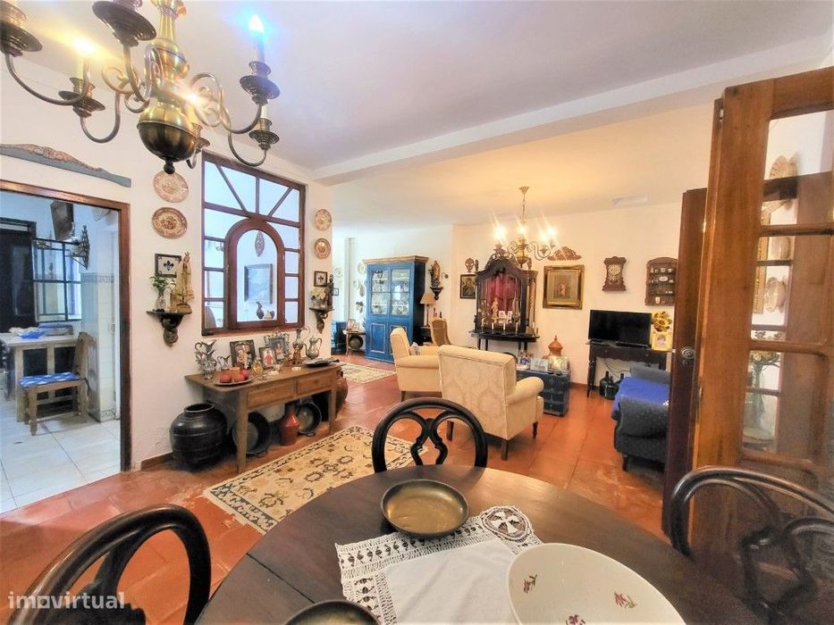 Moradia T8 , com uma área 465 m2, muito perto de Beja