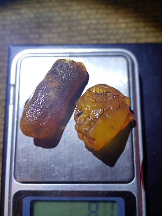 Bursztyn bałtycki surowy 2 szt !!!PROMOCJA!!!