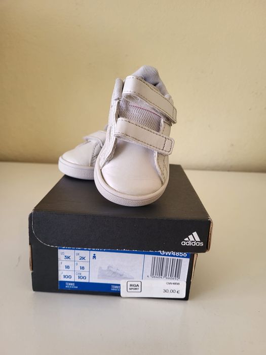 Sapatilha adidas 18