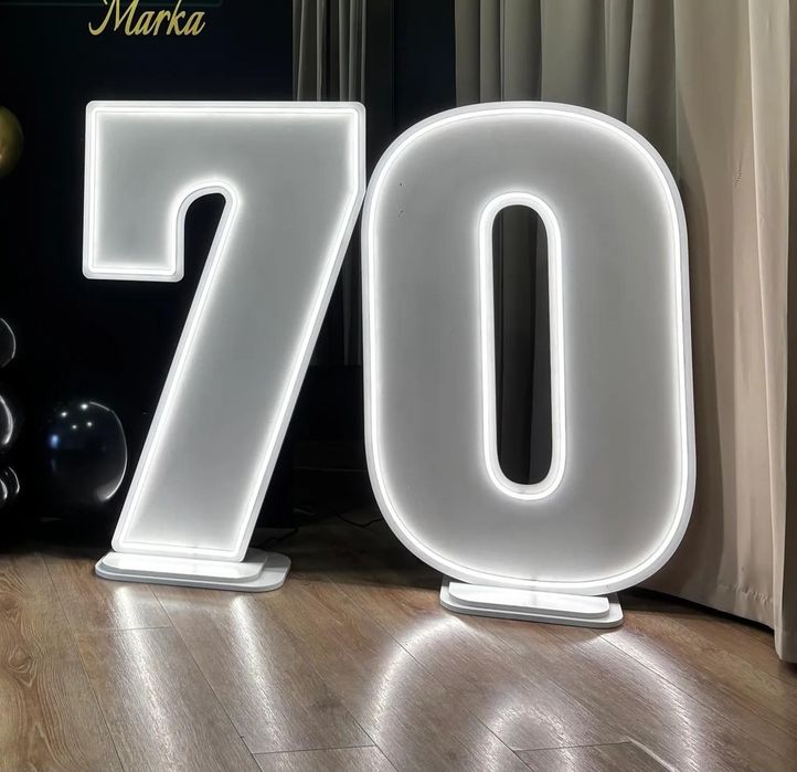 Ledowa cyfra 70, oświetlenie