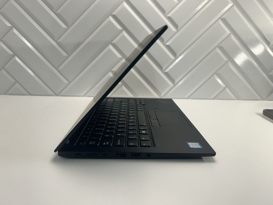 Świetny Laptop Lenovo x1 Carbon  i5-8gen 8 GB / 256 GB SSD