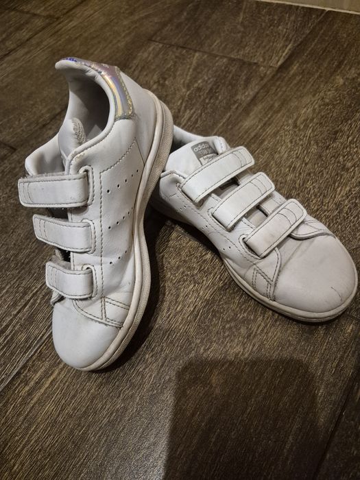 Кросівки адідас для дівчинки