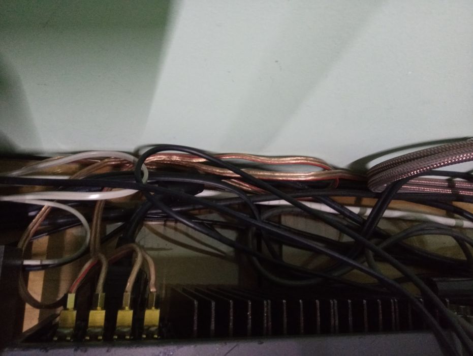 Sprzedam w stanie idealnym Amplituner SONY STR 7055 .