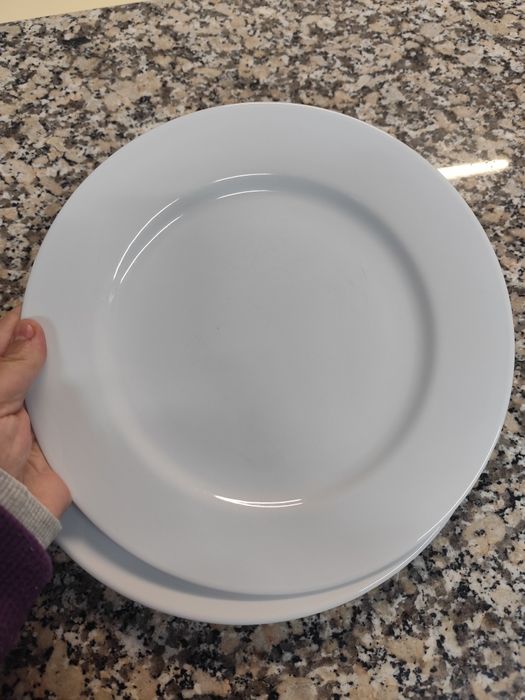 Conjunto de loiça para venda ou aluguer