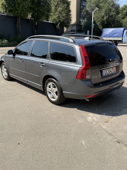 Продам Volvo v50 2.4 D5