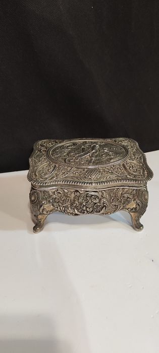 Caixa Guarda- Jóias em Metal