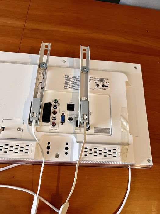 Televisao TCL rosa com comando + suporte parede64171282723074123