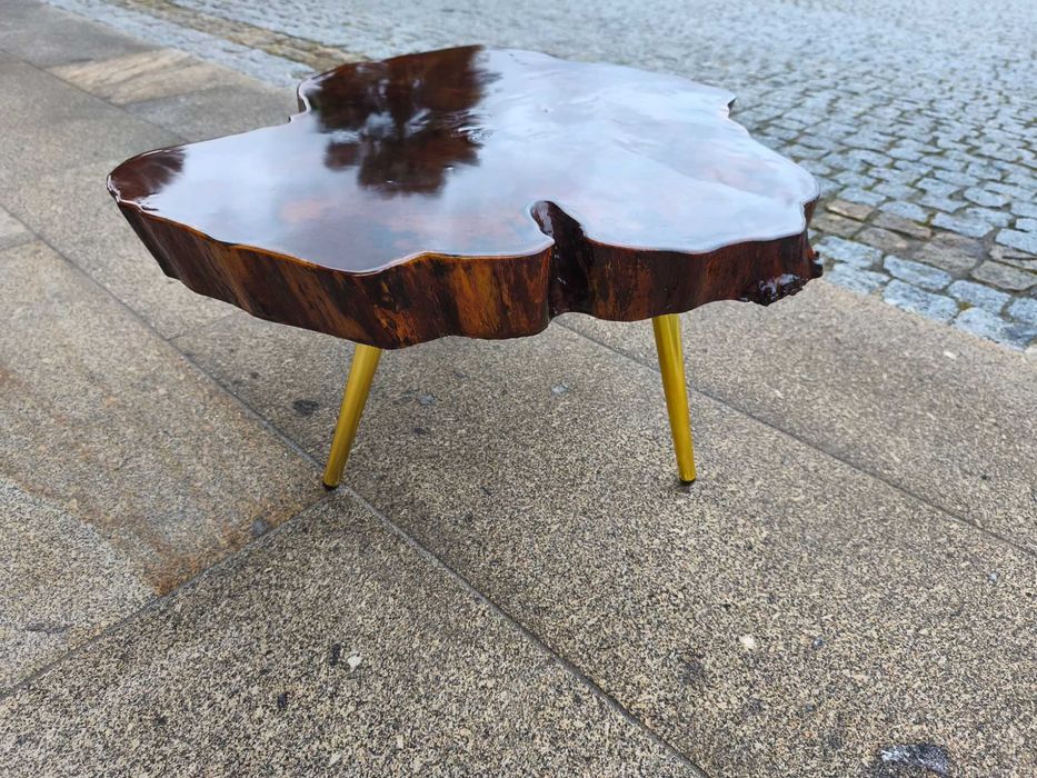 Mesa de centro em resina epóxi