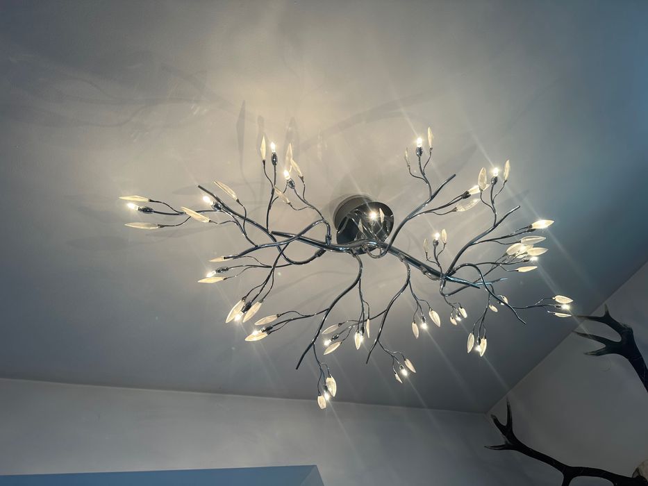 Lampa i lampkami (kinkietami)