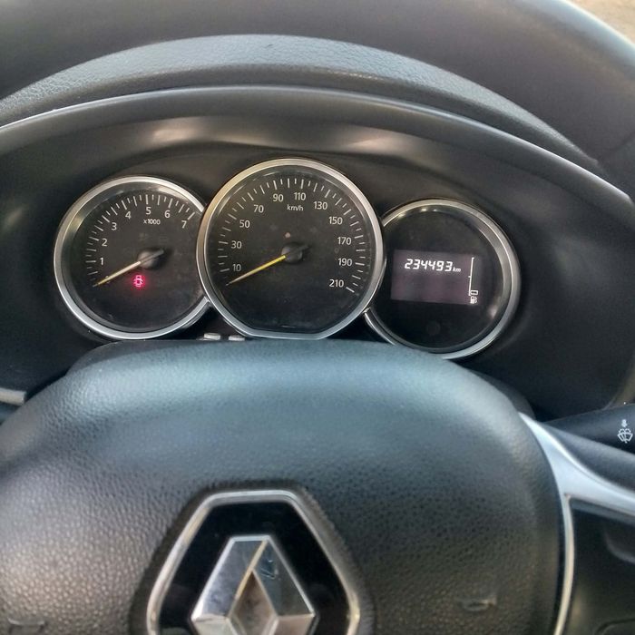 Renault logan біла