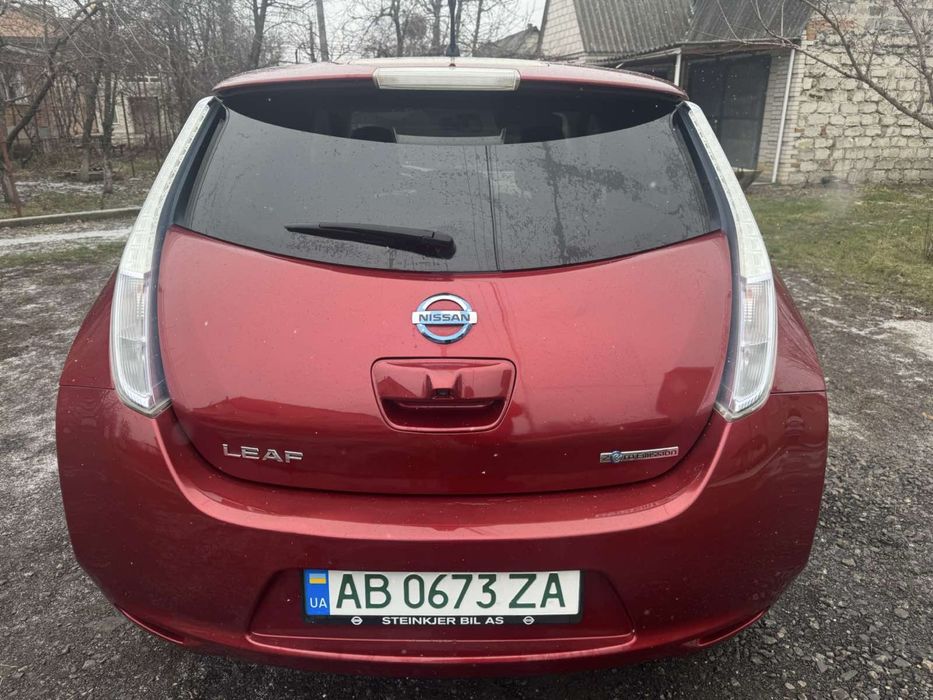 Nisan Leaf 2012 рік