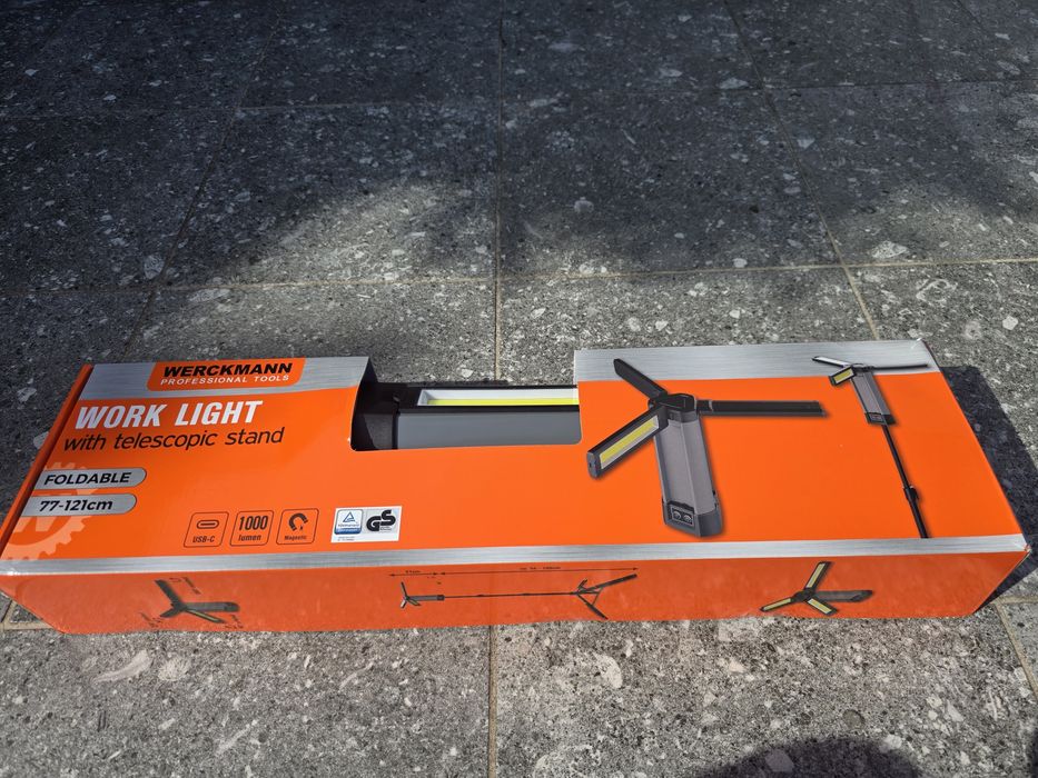 Lampa robocza na statywie