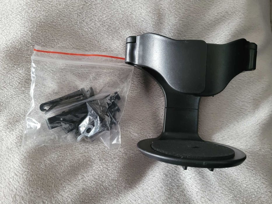 Uchwyt samochodowy na kubek