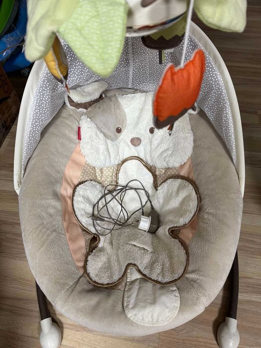 Заколисуючий центр працює від батарейок та мережі