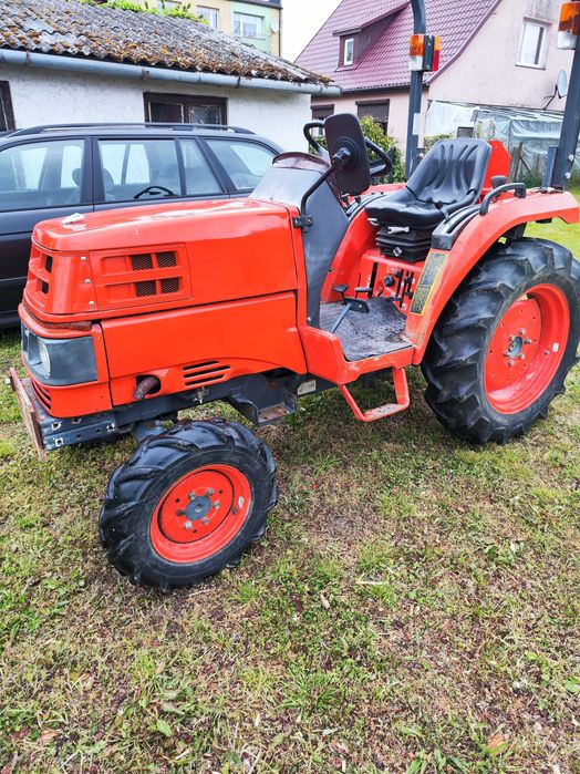 Traktor Kubota st30