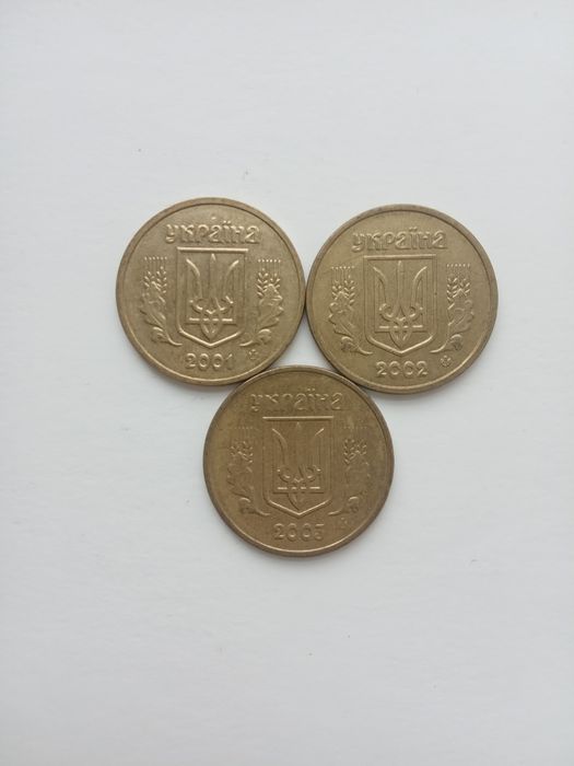 1 гривна 2006 з ролла,а також 2001, 2002,2003 рік