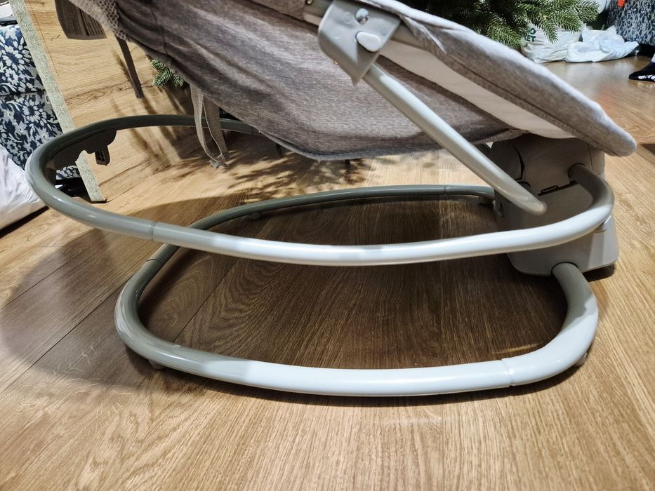 Заколисуючий центр,шезлонг, стільчик для годування,4в1 Mastela 8114 із