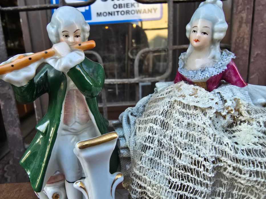 Stara porcelanowa figurka para GDR