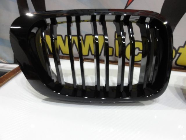 Grelha frontal em preto piano brilhante para BMW E46 COUPE / CABRIO 99-03 M4 look / dupla lamina
